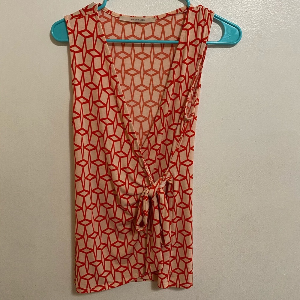 41Hawthorn Geometric Mock Wrap Sleeveless Top | Red & White Print | Size S